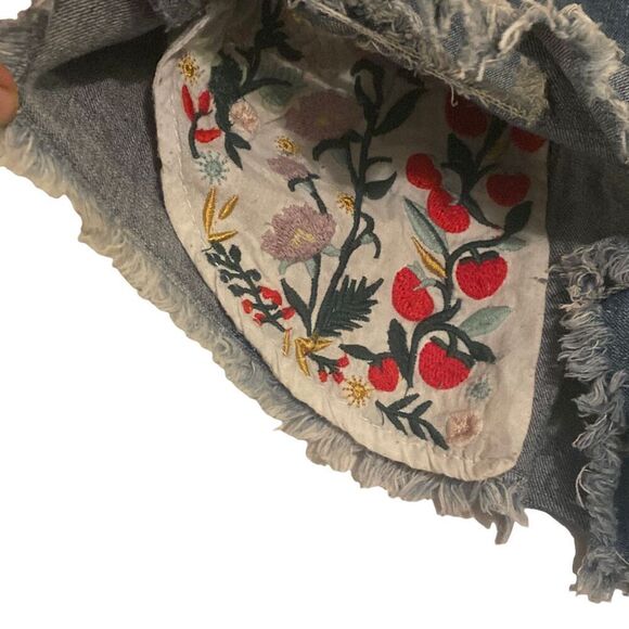 Almost Famous Size 5 Embroidered Pocket Cut Off Jean Shorts EUC - Picture 2 of 5